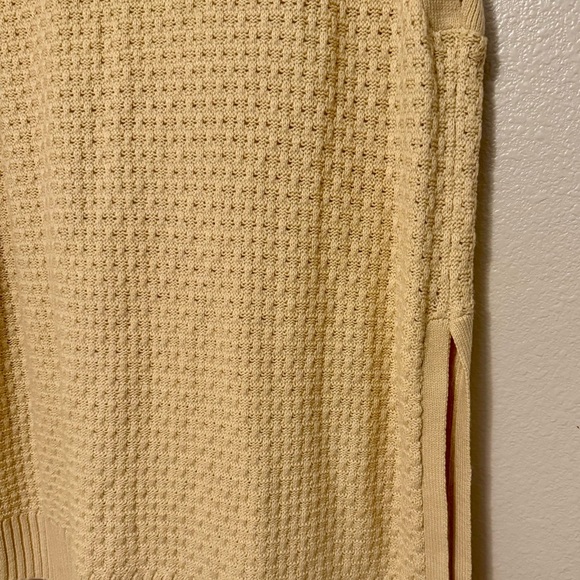Eloquii V-Neck Sleeveless Cream Sweater - Picture 4 of 5